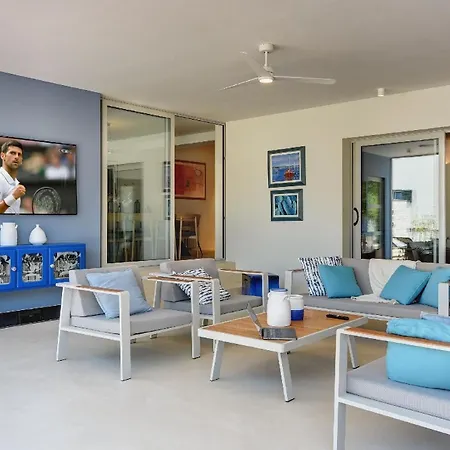 Moderne Mit Pool Und Meerblick, Klimaanlage Und Wifi Fuer 10 Personen *