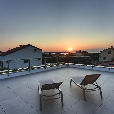 Moderne Mit Pool Und Meerblick, Klimaanlage Und Wifi Fuer 10 Personen