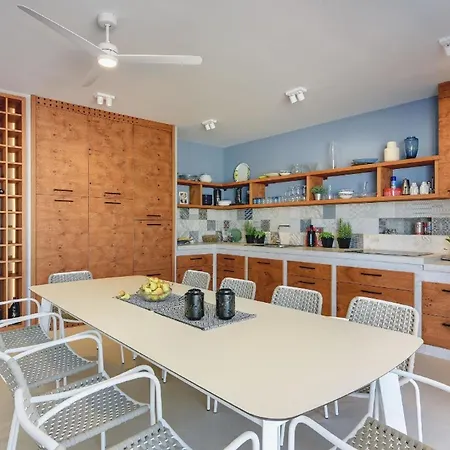 Moderne Mit Pool Und Meerblick, Klimaanlage Und Wifi Fuer 10 Personen 酒店