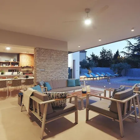 酒店 Moderne Mit Pool Und Meerblick, Klimaanlage Und Wifi Fuer 10 Personen 普拉