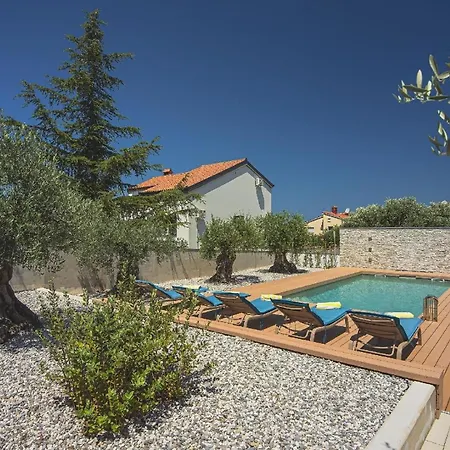 Moderne Mit Pool Und Meerblick, Klimaanlage Und Wifi Fuer 10 Personen